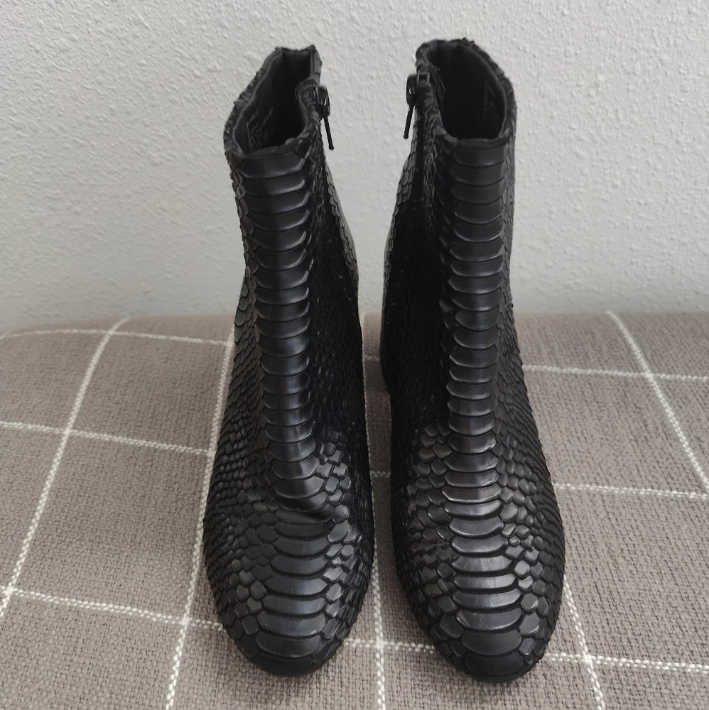 Steve Madden Gibbs Booties - Picture 6 of 11